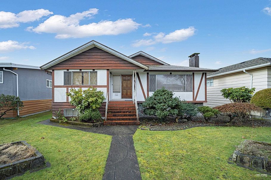 7281 Elmhurst Drive Vancouver, BC - 2
