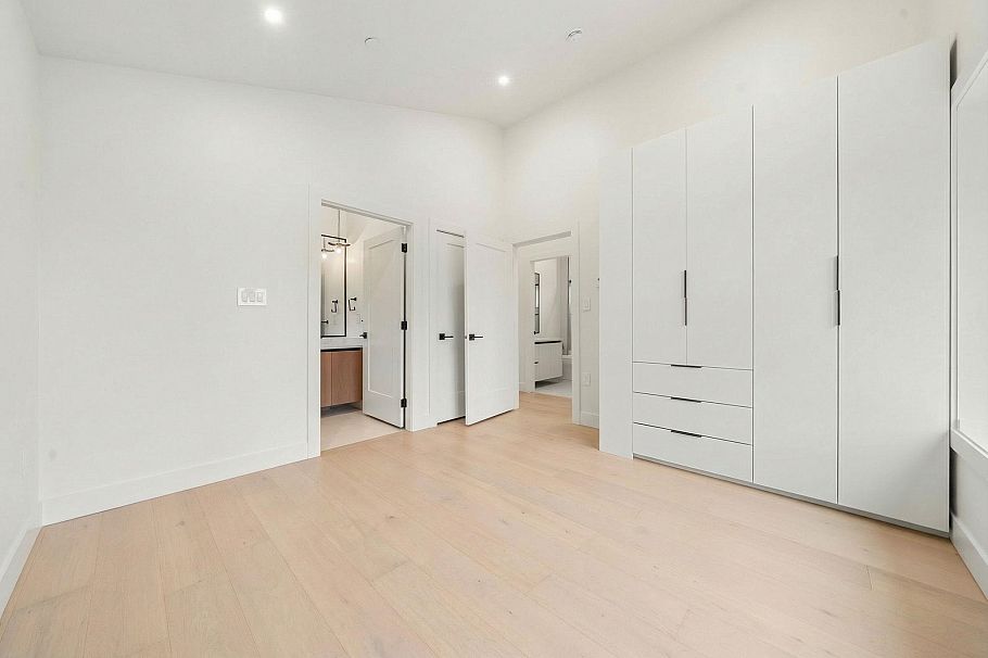 3483 Adanac Street Vancouver, BC - 27