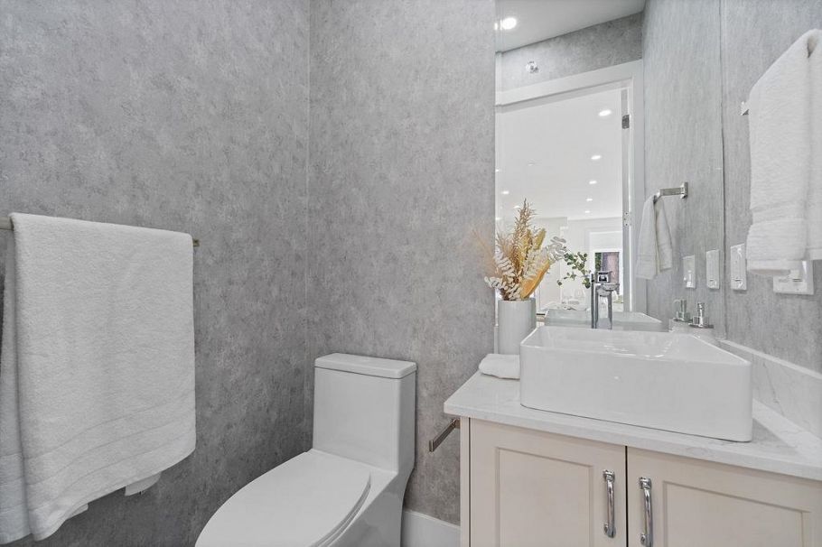 1 2447 E 41st Avenue Vancouver, BC - 23