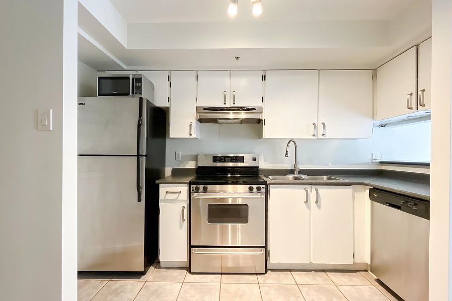 309 1500 Pendrell Street Vancouver, BC - 8