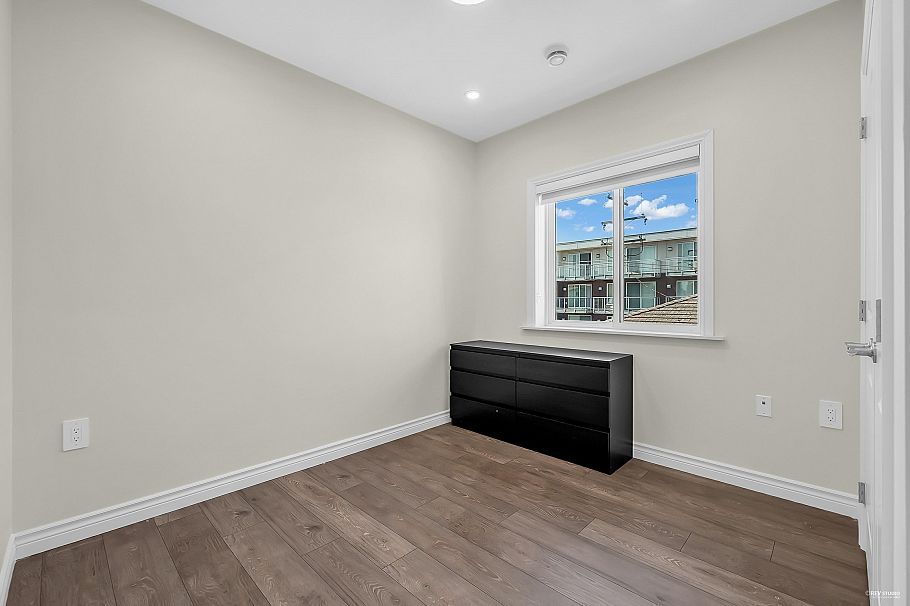 2936 E 2nd Avenue Vancouver, BC - 18