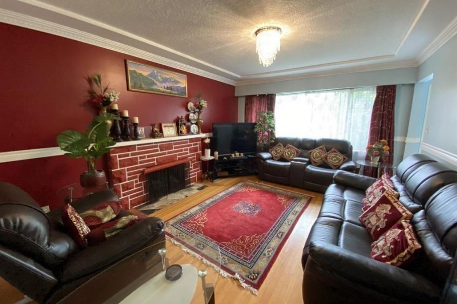 645 E 27 Avenue Vancouver, BC - 5