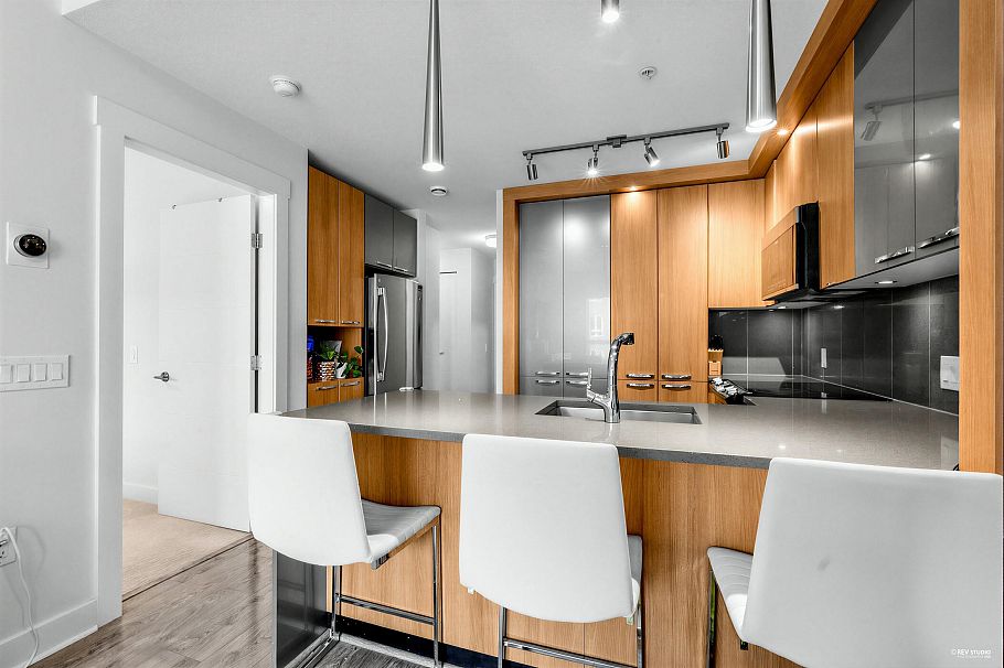 307 733 W 14 Street North Vancouver, BC - 12