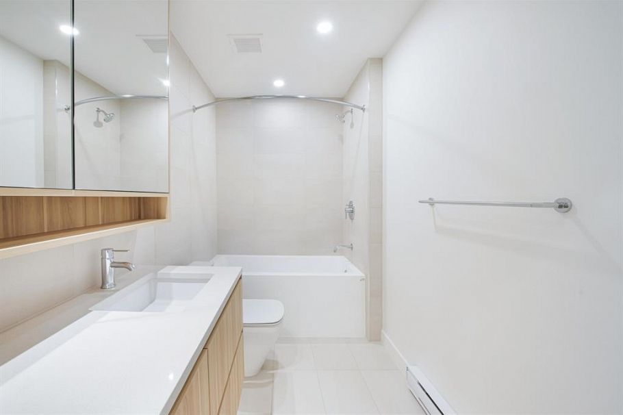 871 33 Avenue Vancouver, BC - 9