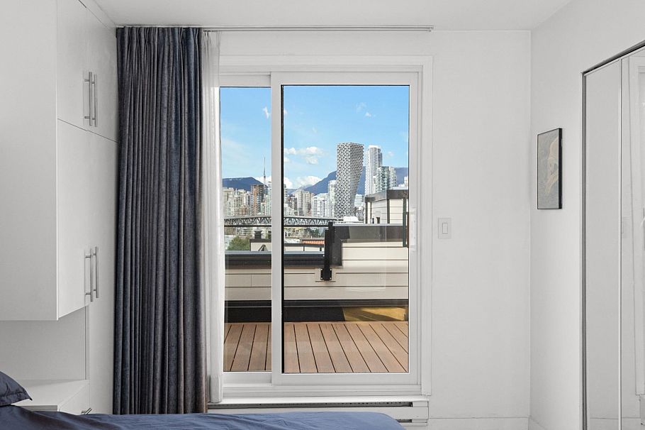 1286 W 7th Avenue Vancouver, BC - 24