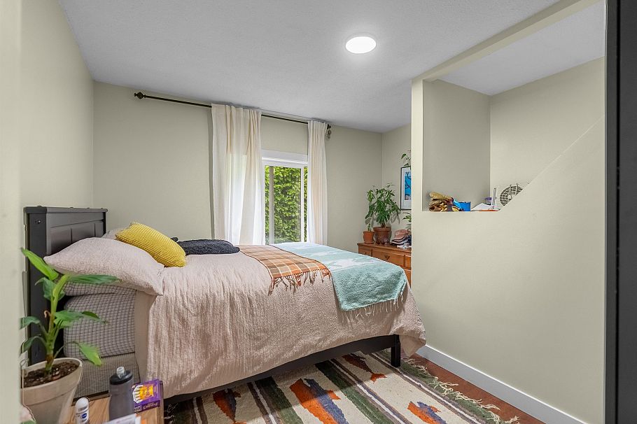 518 W 23rd Street North Vancouver, BC - 17