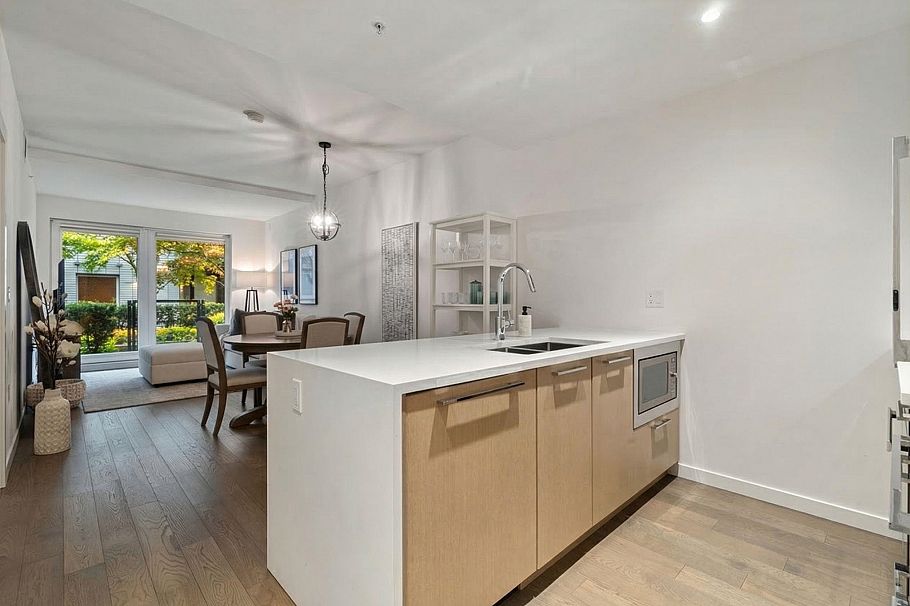 105 5383 Cambie Street Vancouver, BC - 2