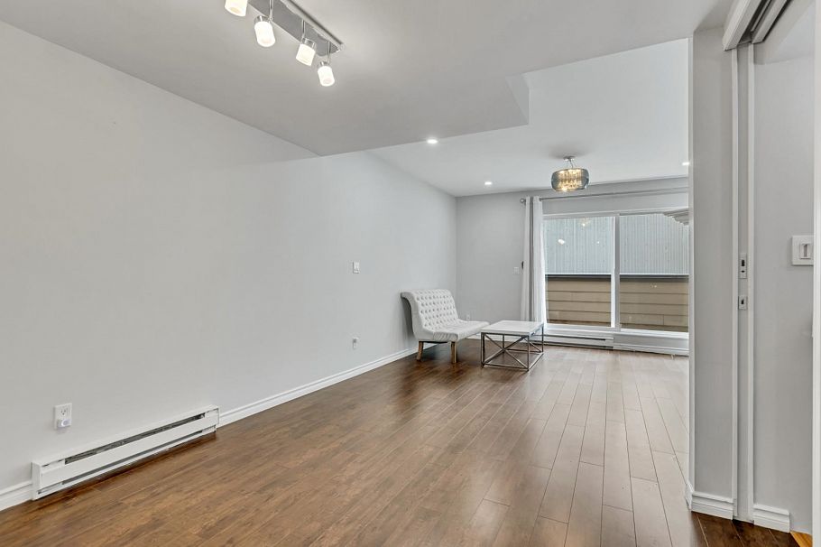 5 1535 St. Georges Avenue North Vancouver, BC - 4