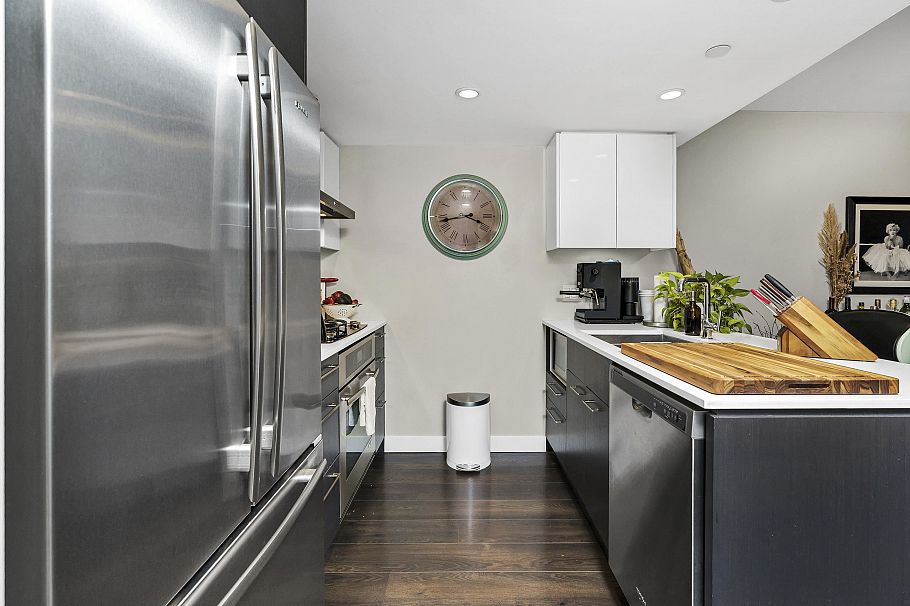 311 1618 Quebec Street Vancouver, BC - 4