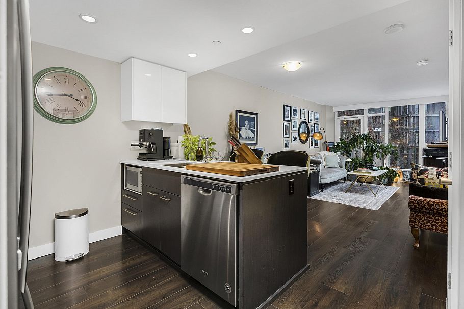 311 1618 Quebec Street Vancouver, BC - 3