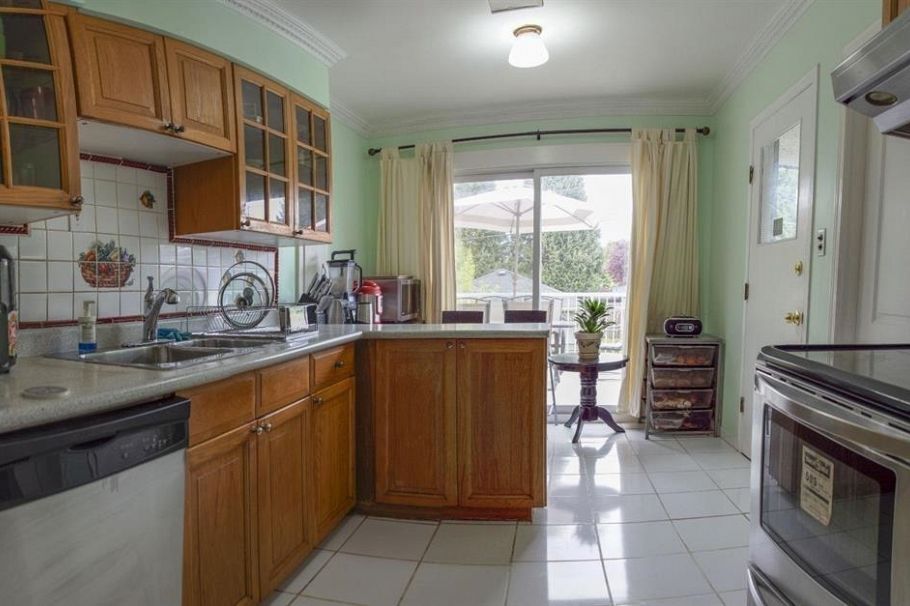 645 E 27 Avenue Vancouver, BC - 4