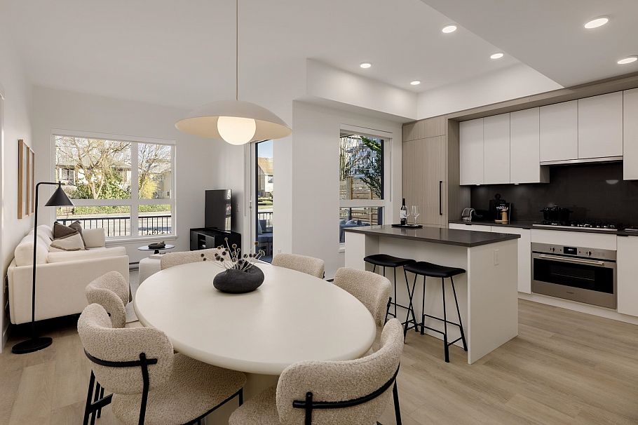 202 2268 E Broadway Street Vancouver, BC - 2