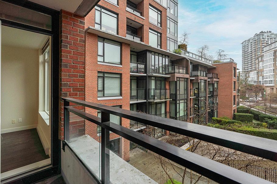 302 2321 Scotia Street Vancouver, BC - 18