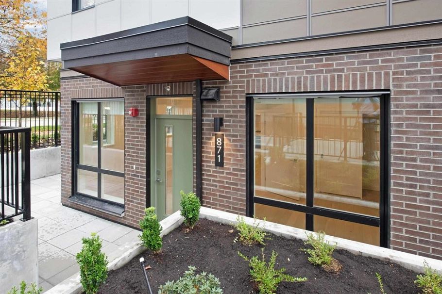 871 33 Avenue Vancouver, BC - 1