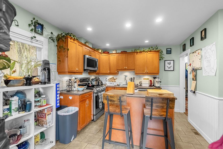 518 W 23rd Street North Vancouver, BC - 22