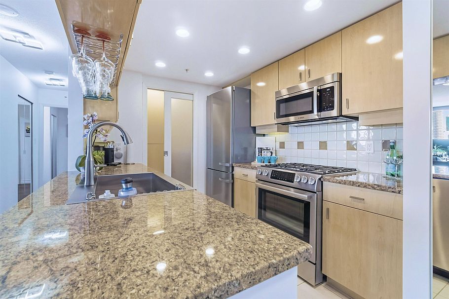 3608 1033 Marinaside Crescent Vancouver, BC - 12