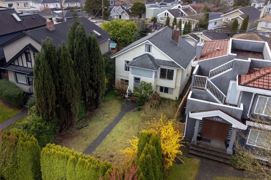 7405 West Boulevard Vancouver, BC - 3