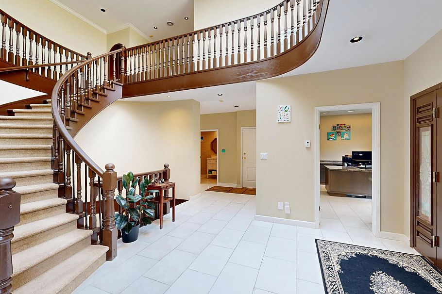 1510 W 33rd Avenue Vancouver, BC - 2