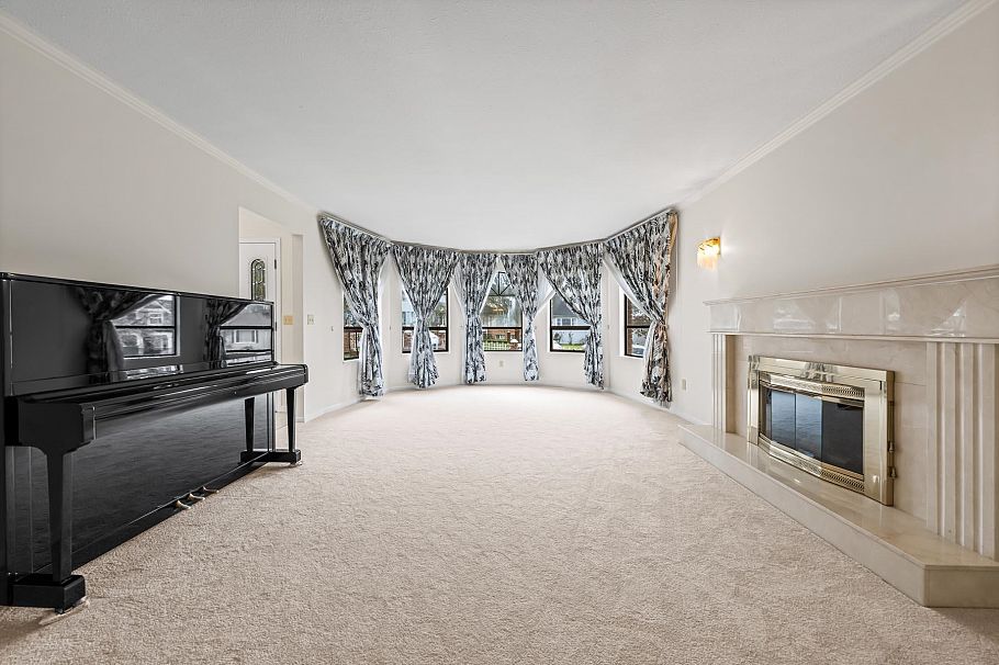 2291 E 40th Avenue Vancouver, BC - 4