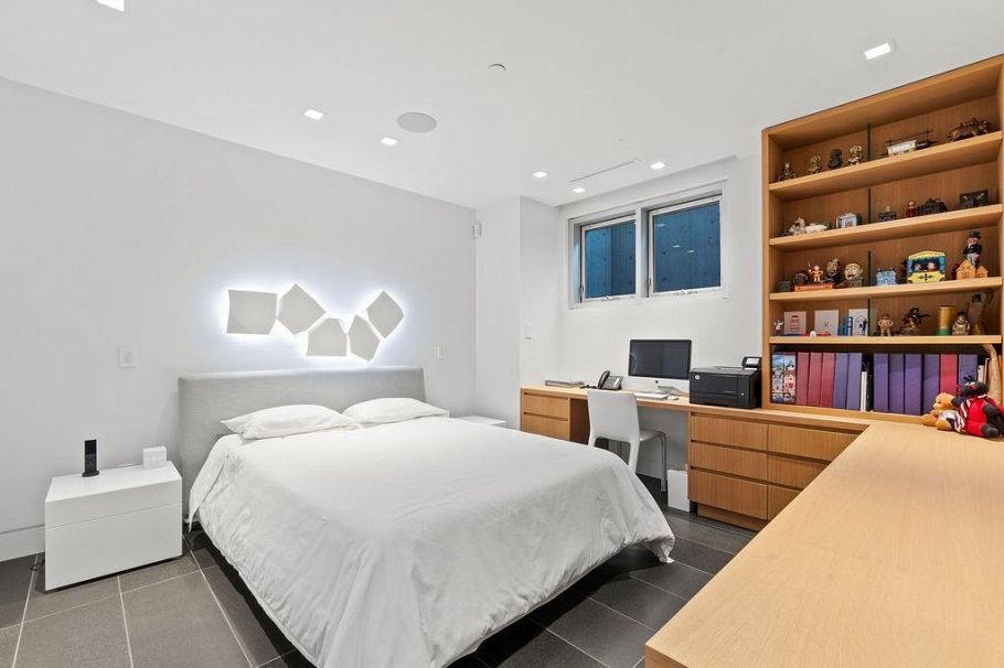 2705 W 30th Avenue Vancouver, BC - 32