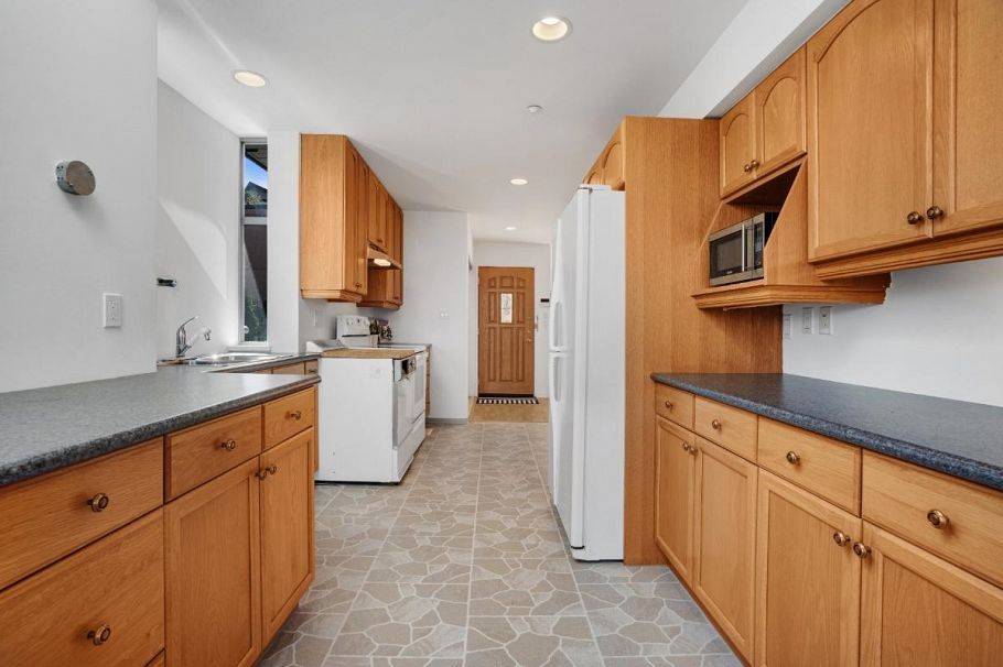 2856 W King Edward Avenue Vancouver, BC - 30