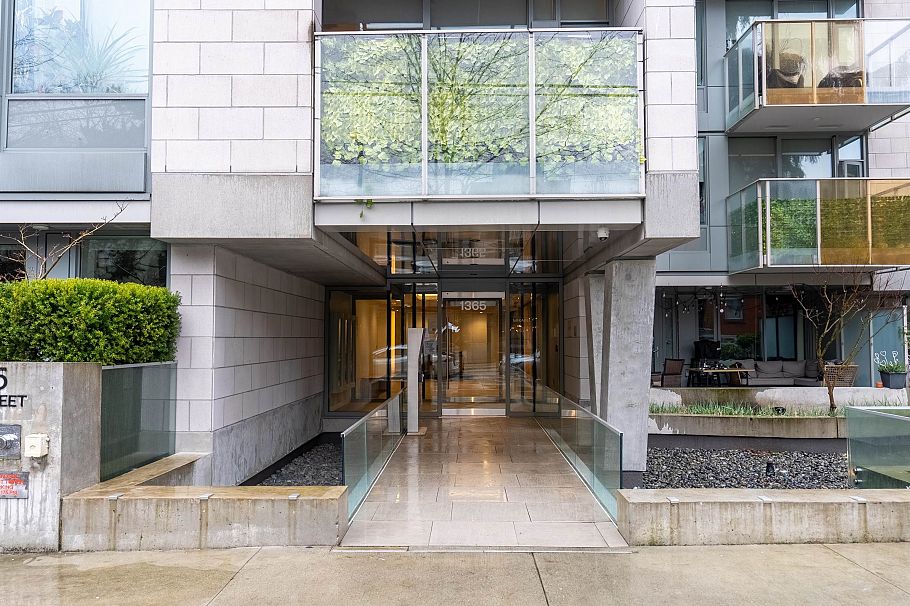 203 1365 Davie Street Vancouver, BC - 2