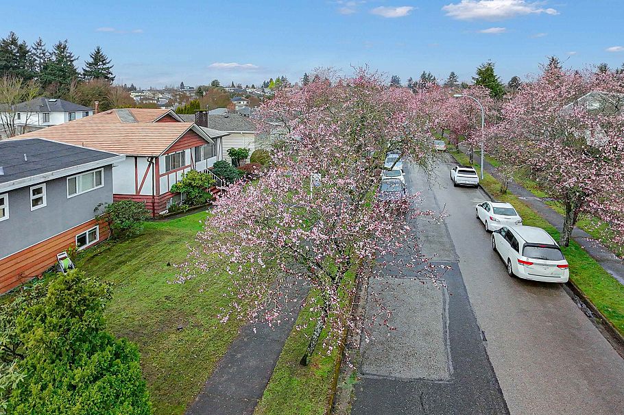 7281 Elmhurst Drive Vancouver, BC - 11