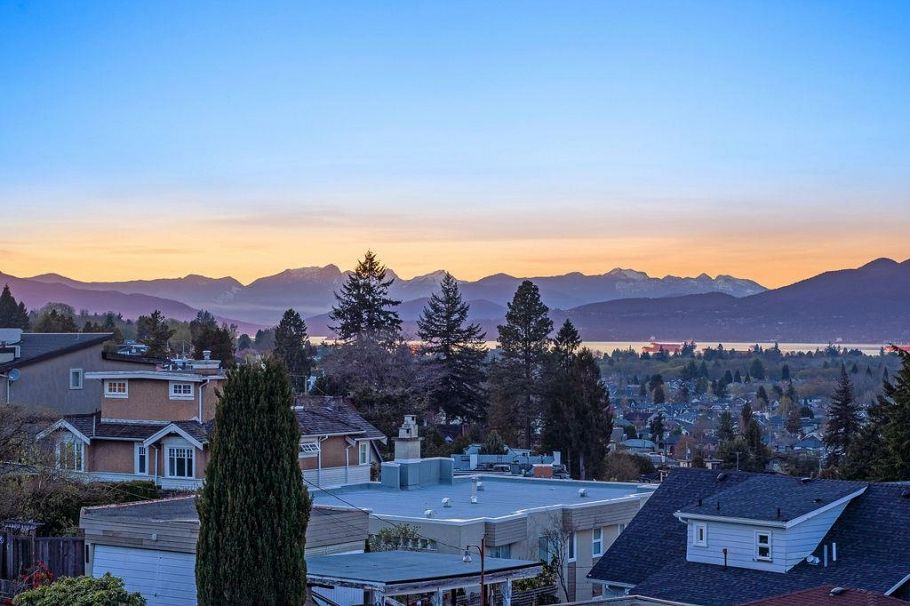 2705 W 30th Avenue Vancouver, BC - 22