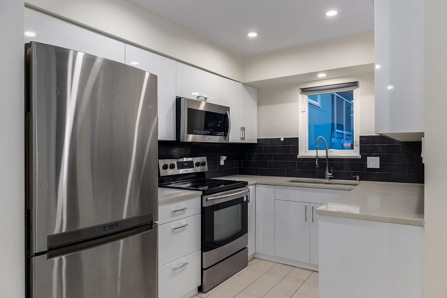 2391 Oak Street Vancouver, BC - 3