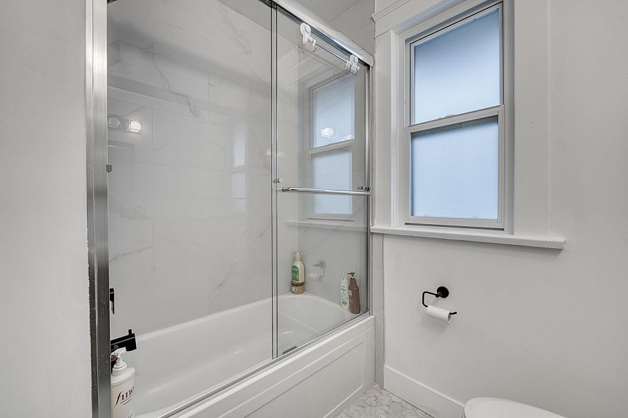 4377 W 12th Avenue Vancouver, BC - 22