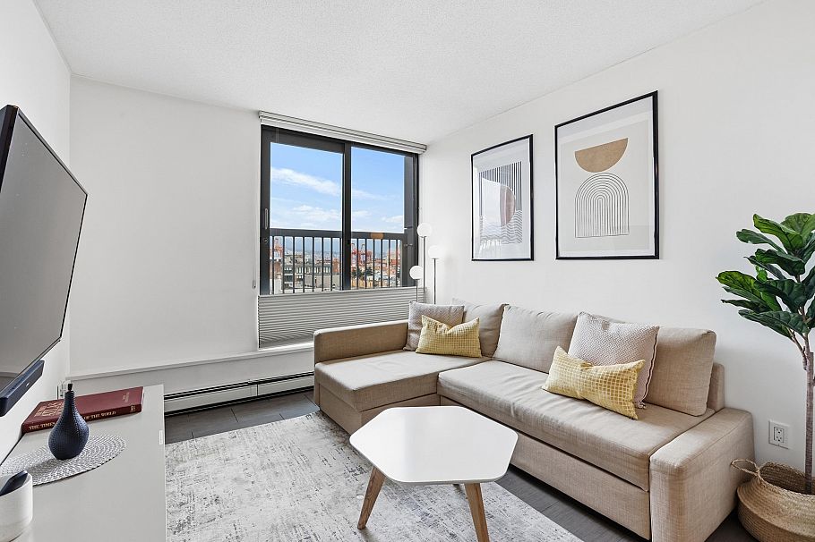 1110 66 W Cordova Street Vancouver, BC - 4