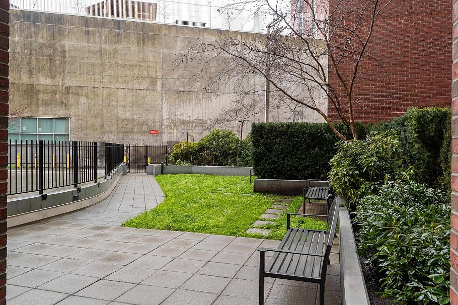 302 2321 Scotia Street Vancouver, BC - 24