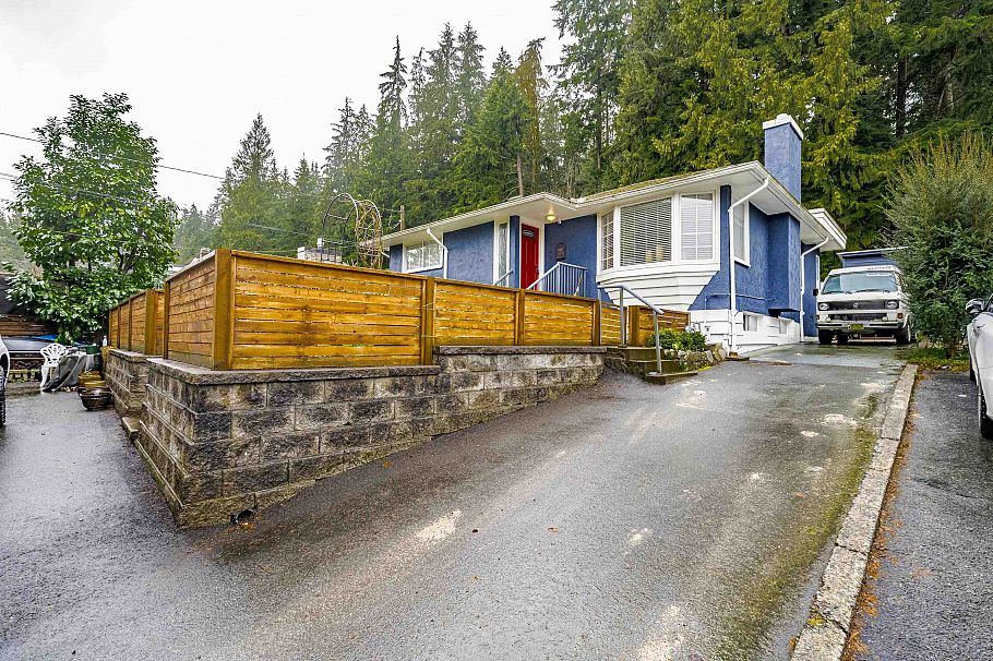 1749 Deep Cove Road North Vancouver, BC - 1