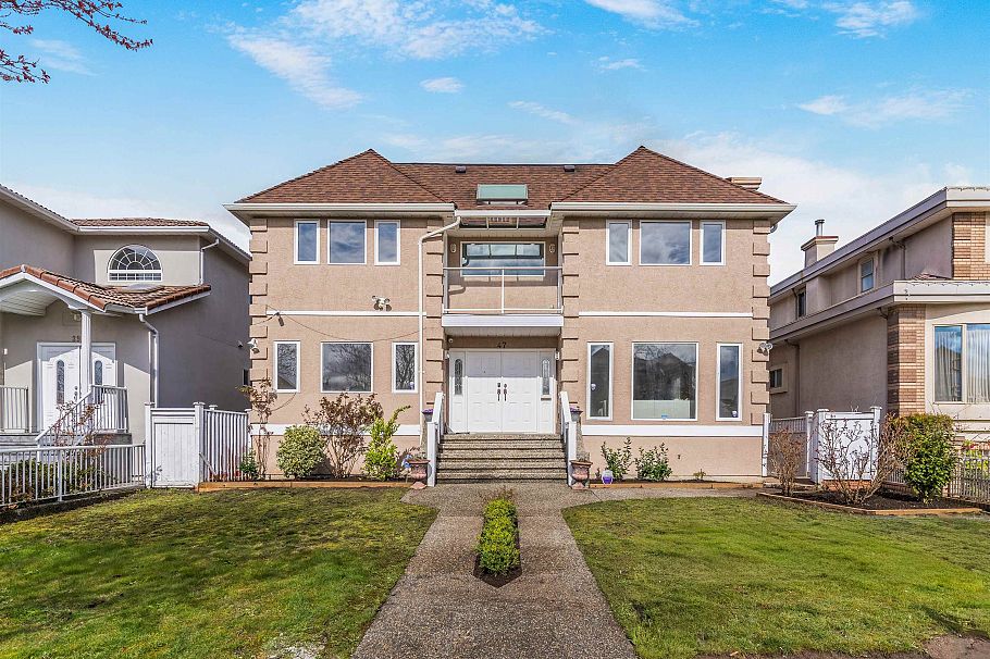 47 E 50th Avenue Vancouver, BC - 1