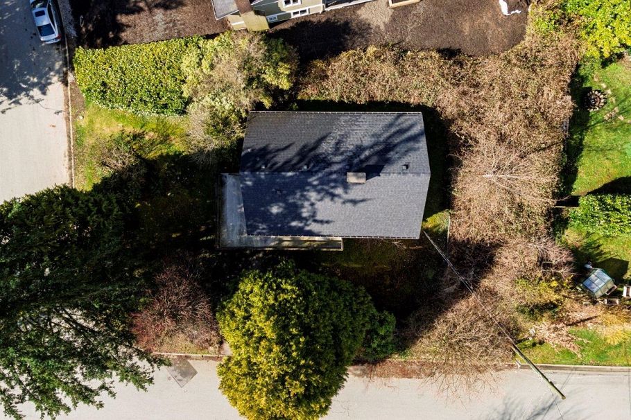 981 Friar Crescent North Vancouver, BC - 3