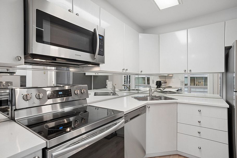 2208 1166 Melville Street Vancouver, BC - 13