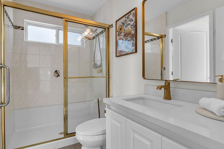 47 E 50th Avenue Vancouver, BC - 8