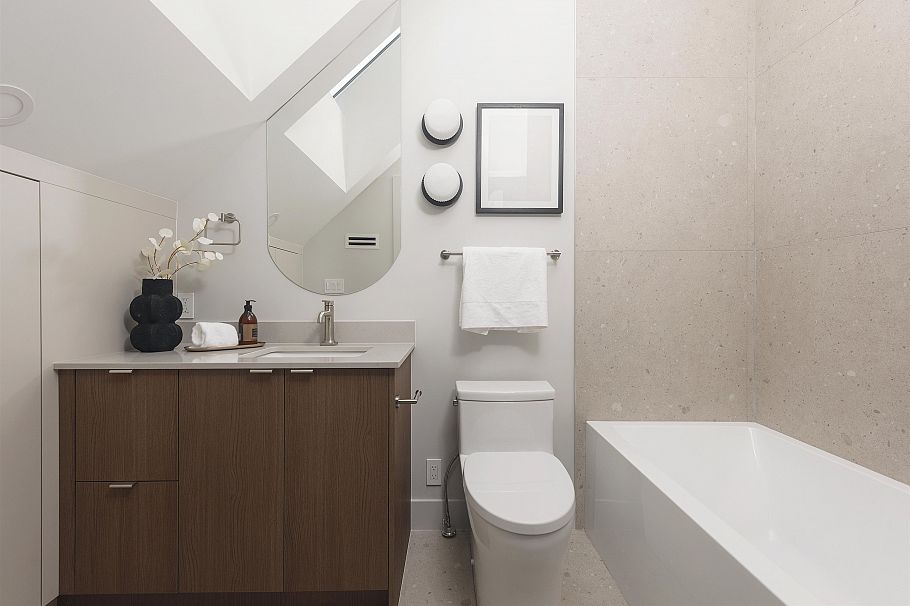 2 2637 W 12th Avenue Vancouver, BC - 8