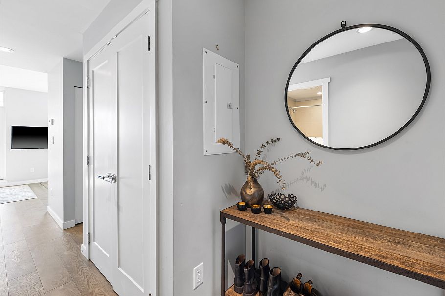 1210 118 Carrie Cates Court North Vancouver, BC - 27