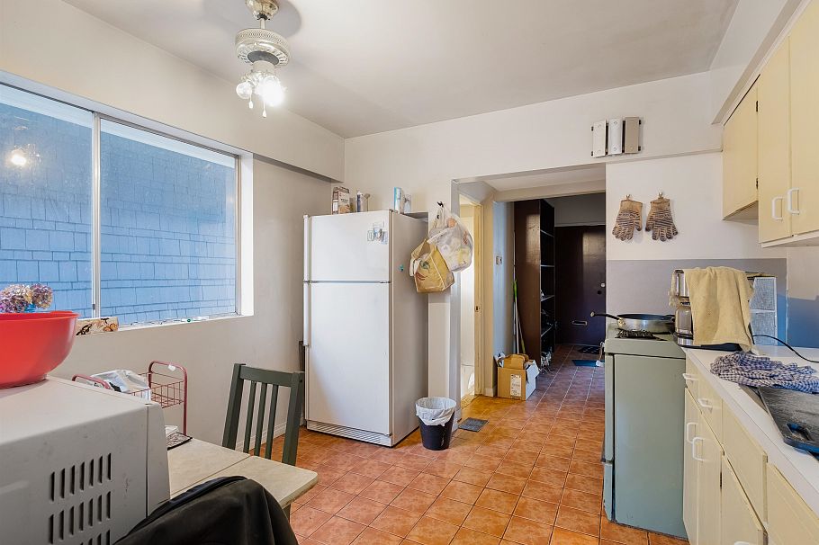 1021 E 14th Avenue Vancouver, BC - 5