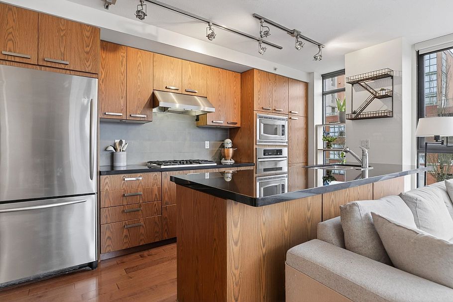 207 3228 Tupper Street Vancouver, BC - 9