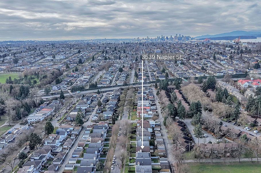 3539 Napier Street Vancouver, BC - 30