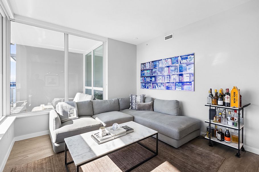 1210 118 Carrie Cates Court North Vancouver, BC - 17