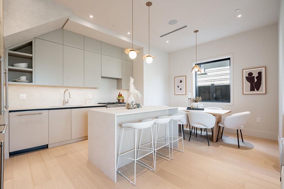 1 372 37 Avenue Vancouver, BC - 8