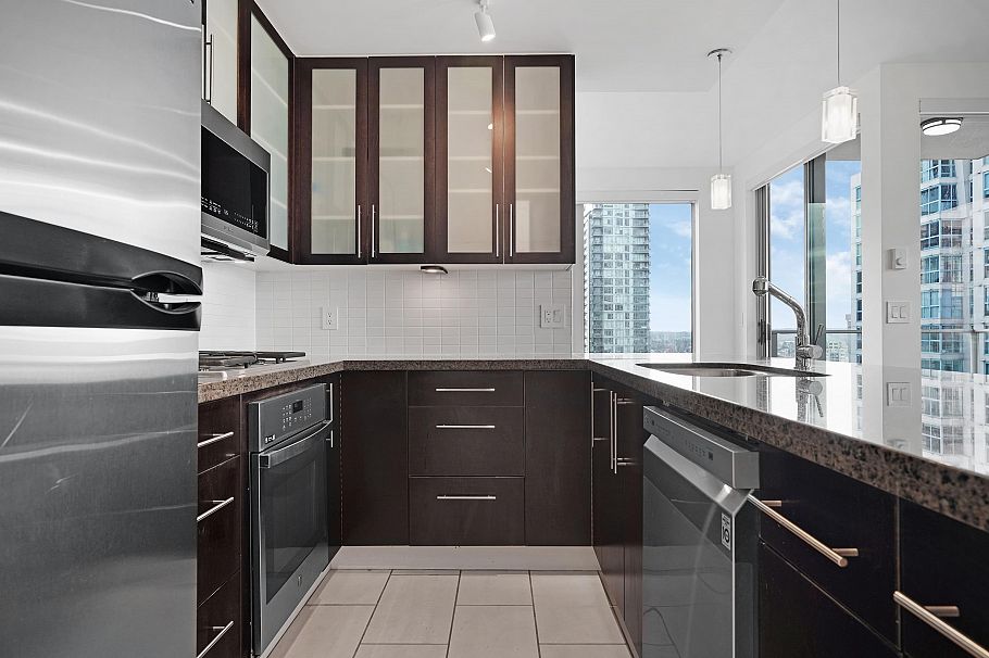 2404 1225 Richards Street Vancouver, BC - 2