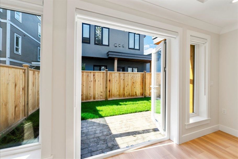 4852 Slocan Street Vancouver, BC - 24