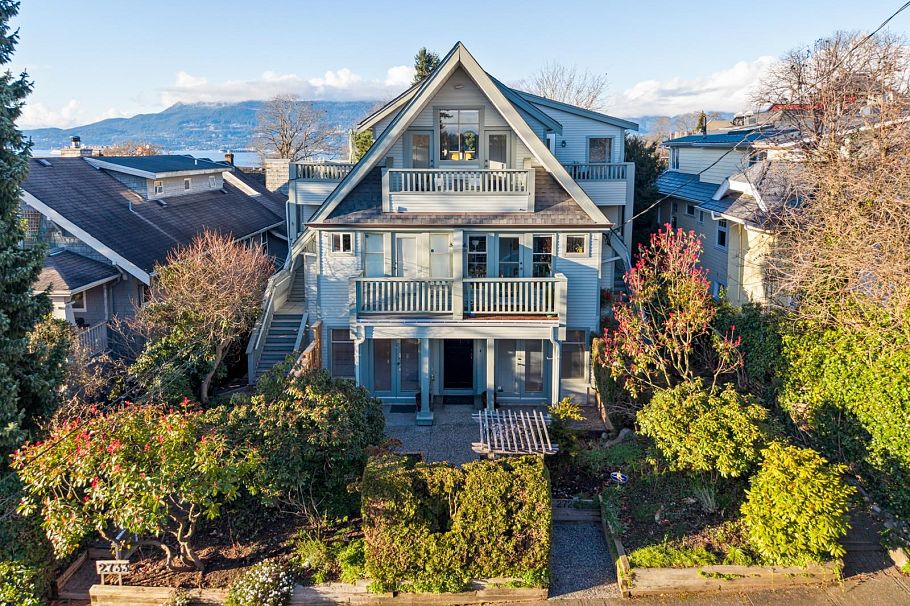 2723 W 1st Avenue Vancouver, BC - 1