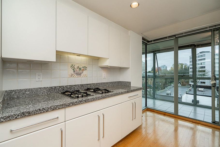 602 1550 W 15th Avenue Vancouver, BC - 4