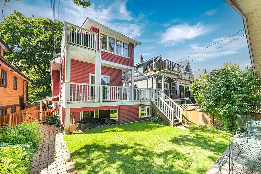 1847 Kitchener Street Vancouver, BC - 35