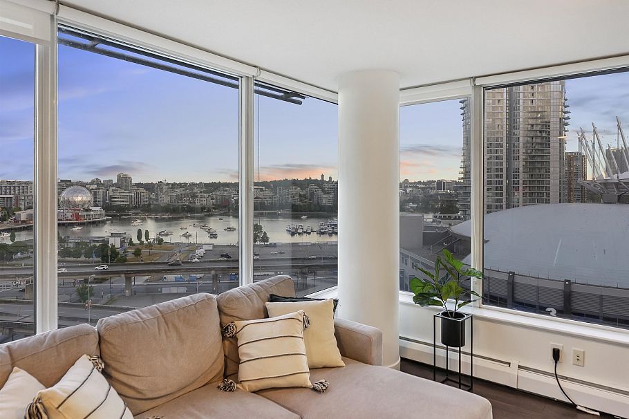 1802 688 Abbott Street Vancouver, BC - 3